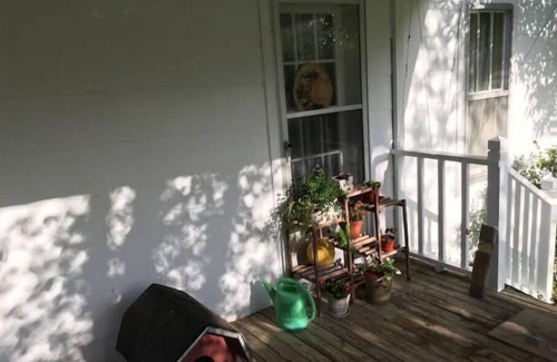 LaFayette House | Cozy 1890s Farm Cottage, fully modernized.