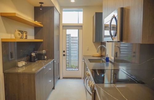 Whittier Heights House | Cozy 1b1b townhome in Ballard. Nice neighbor, steps to coffee and restaurants.