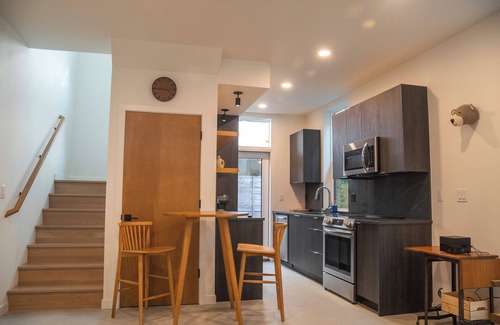 Whittier Heights House | Cozy 1b1b townhome in Ballard. Nice neighbor, steps to coffee and restaurants.