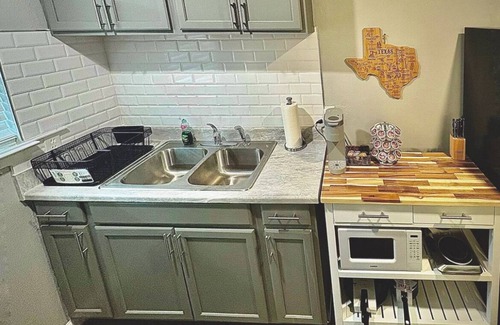 St. Johns Apartment | Cozy 1BD/1BA In North Central Austin, Next To I35, 15 Minutes To Downtown
