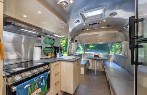 Sevierville Apartment | Cozy 1BD Camper w/LAKE Access! Hot Tub + Pavilion