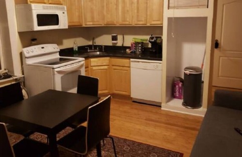 Spruce Hill Apartment | Cozy 1BR Apartment by UPenn