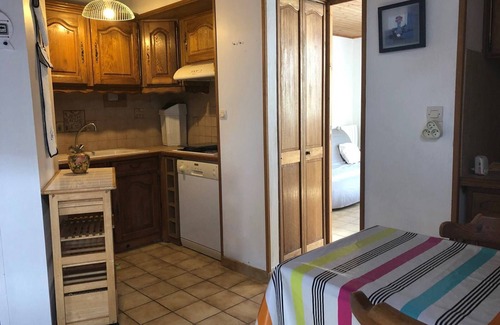 La Gueriniere House | Cozy 1BR Beach House with Sunny Courtyard, BBQ, and Parking - La Guérinière