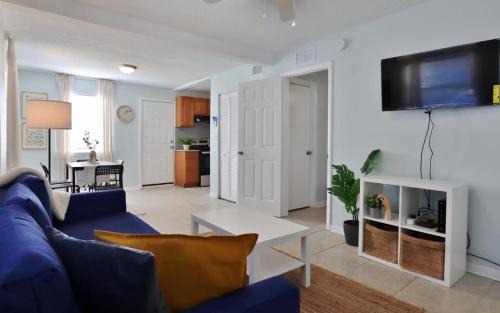 Jacksonville Beach Apartment | Cozy 1BR Beach Hideaway - One block to beach