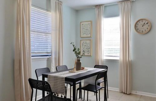 Jacksonville Beach Apartment | Cozy 1BR Beach Hideaway - One block to beach