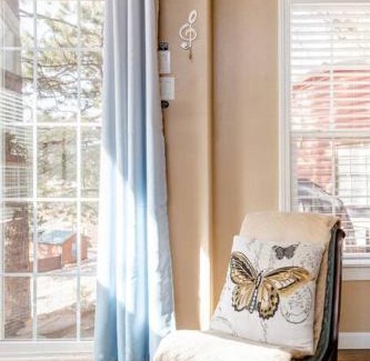 Woodland Park Apartment | Cozy 1BR Chalet Pikes Peak,Grill and Relaxing Patio