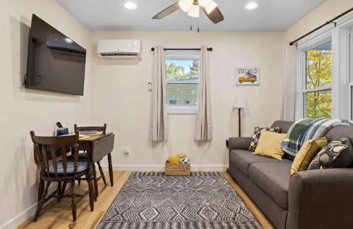 Hendersonville House | Cozy 1BR Cottage with Firepit Close to Downtown