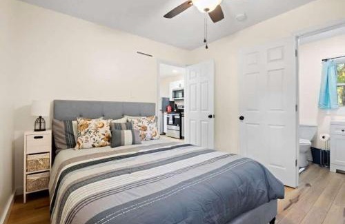 Hendersonville House | Cozy 1BR Cottage with Firepit Close to Downtown