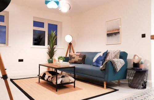 Headington Apartment | Cozy 1BR in Headington Oxford w off-road Parking