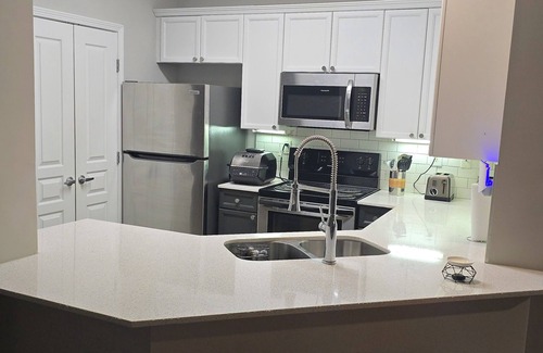 Lindridge-Martin Manor Apartment | Cozy 1BR King+Workspace apartment in enjoyable Atlanta with amenities