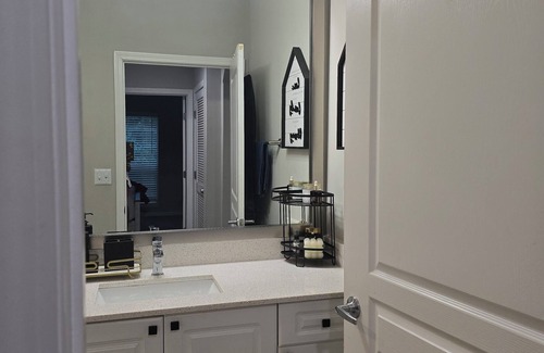 Lindridge-Martin Manor Apartment | Cozy 1BR King+Workspace apartment in enjoyable Atlanta with amenities