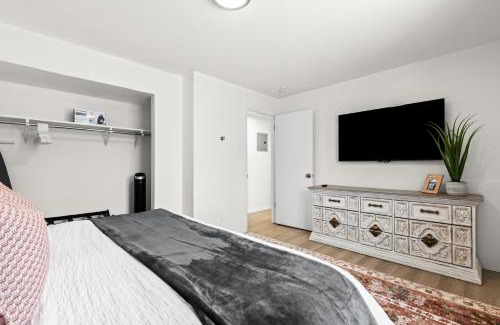 Royal Oak Apartment | Cozy 1BR Lower Flat in Royal Oak