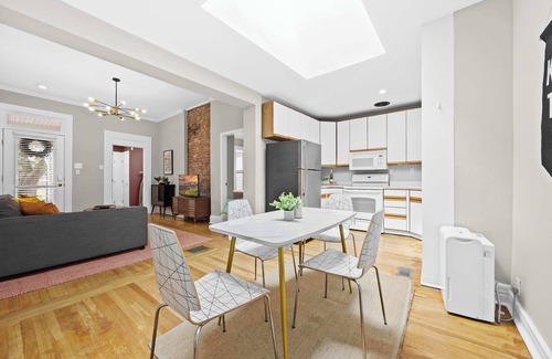 Cherokee Triangle Apartment | Cozy 1BR Near Downtown | King Bed + Full Kitchen!