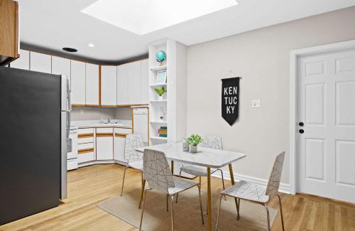 Cherokee Triangle Apartment | Cozy 1BR Near Downtown King Bed Full Kitchen