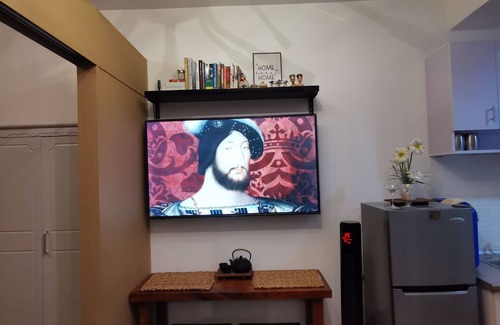 Taguig Condo | Cozy 1BR Studio: Pool, Balcony, Near Airport and Hotspots.