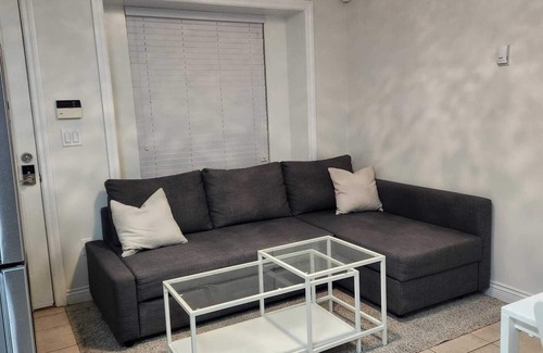 Renfrew-Collingwood House | Cozy 1BR Suite | Close to SkyTrain (5min Walk)