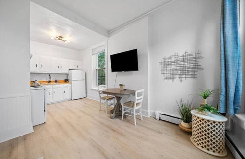Mount Auburn Apartment | Cozy 1BR with Parking | Near UC, Zoo, Downtown