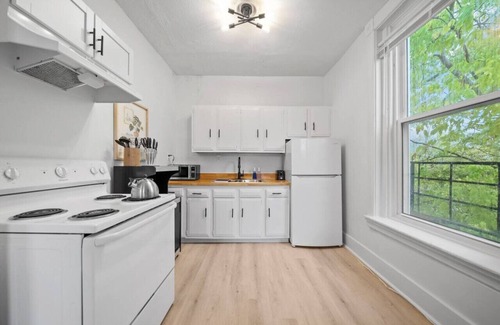 Mount Auburn Apartment | Cozy 1BR with Parking | Near UC, Zoo, Downtown