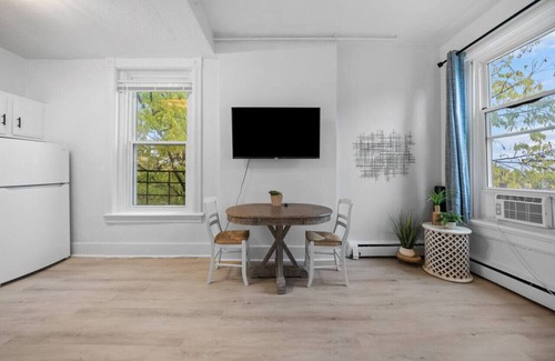 Mount Auburn Apartment | Cozy 1BR with Parking | Near UC, Zoo, Downtown