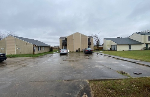 Lake Charles House | Cozy 2/1.5 Townhome 7 Min to Casinos, Dining & Mall.