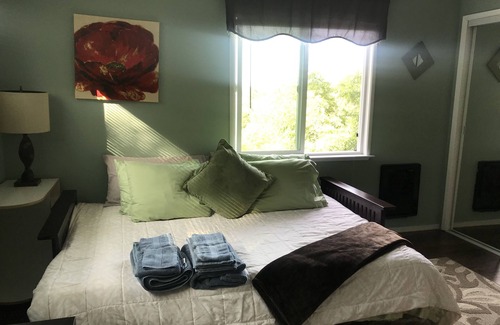 Oak Knoll - Redwood Park House | Cozy 2-Bd 1-Bt in Redwood City- Private & Peaceful