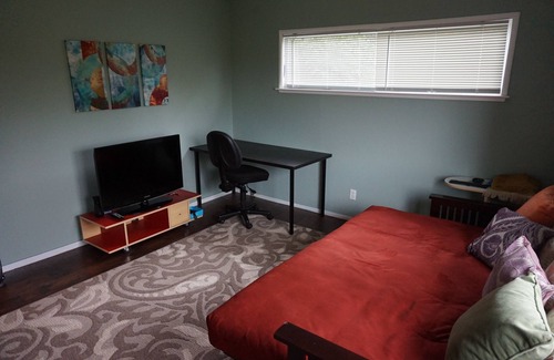 Oak Knoll - Redwood Park House | Cozy 2-Bd 1-Bt in Redwood City- Private & Peaceful