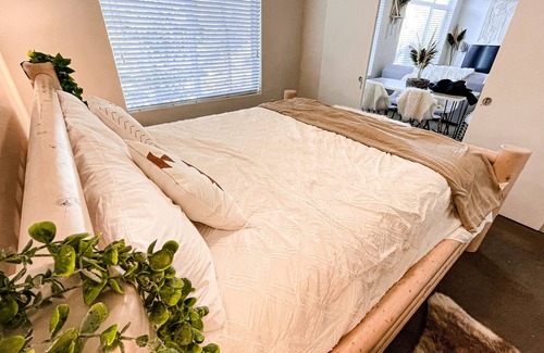 Sugar House Apartment | Cozy 2-BD Near DT & Skiing W/ Pool, Hot tub & Gym