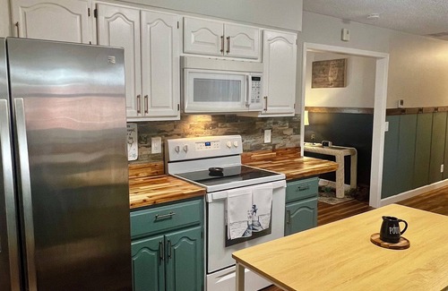 Sunrise Beach House | Cozy 2 bed-3 bath home, GREAT view of main channel at 38MM