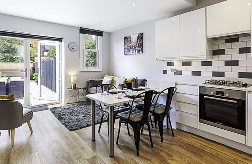 Southfield Apartment | Cozy 2 Bed Apartment in Chiswick
