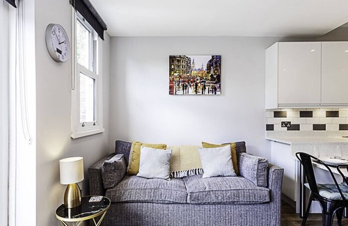 Southfield Apartment | Cozy 2 Bed Apartment in Chiswick
