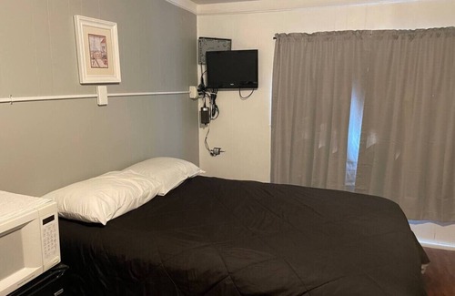 Pottsboro Cabin | Cozy 2 Bed Cabin at Mill Creek Marina: Cabin 6