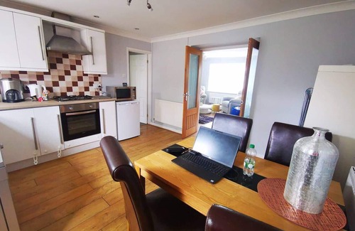 Merthyr Tydfil House | Cozy 2-bed Cottage in Merthyr, 5 Mins to Bike Park