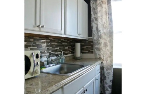 Federal Hill House | Cozy 2 Bed W/FREE Parking in ❤️ of Little Italy