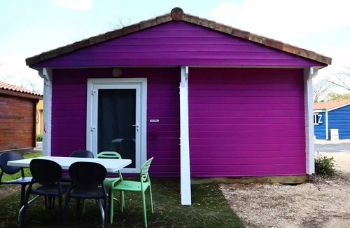 Vouneuil-sur-Vienne Ski Chalet | Cozy 2-bedroom chalet sleeps 6