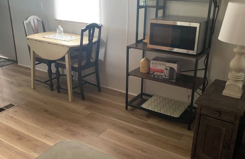 Wright House | Cozy 2-bedroom mobile home with AC and WiFi in wonderful Fort Walton Beach