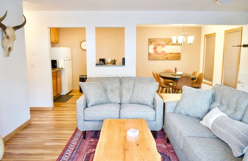 Steamboat Springs Condo | Cozy 2 Bedroom Condo W/FREE bus - 1/2mi to Mtn