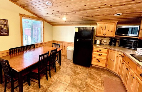 Island Park Apartment | COZY 2 bedroom,2 bathroom loft. DOG FRIENDLY. Close to YELLOWSTONE NATIONAL PARK