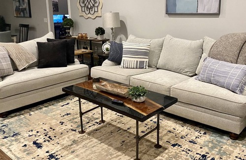 Oxford House | Cozy 2 bedroom, 2 bath house 10 minutes from Downtown Oxford!
