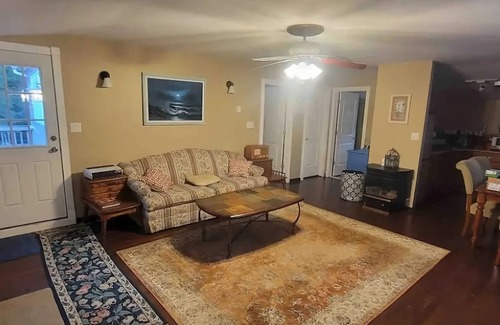 Green Creek Apartment | COZY 2 BEDROOM 2ND FL. APARTMENT CLOSE TO THE WILDWOODS.