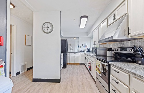 Mapleton/Fall Creek Apartment | Cozy 2 Bedroom Apartment - Close To It All!