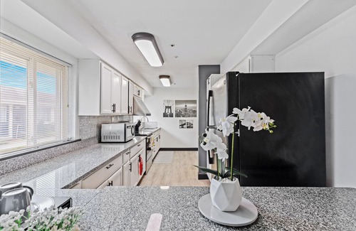 Mapleton/Fall Creek Apartment | Cozy 2 Bedroom Apartment - Close To It All!
