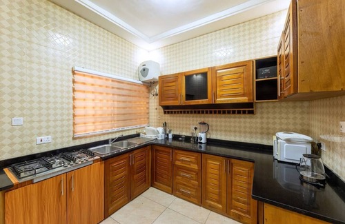 Santeo House | Cozy 2-bedroom apartment with WiFi, AC in amazing East Legon