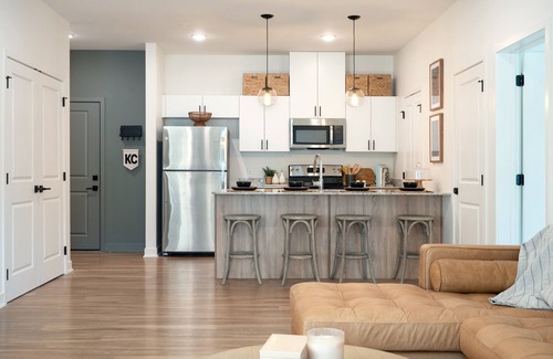 Gladstone Apartment | Cozy 2-bedroom apartment in Kansas City North