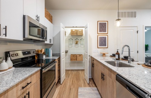 Gladstone Apartment | Cozy 2-bedroom apartment in Kansas City North