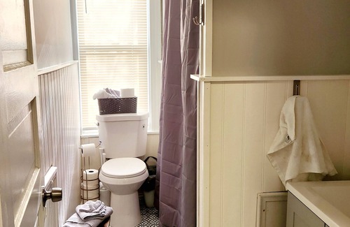 Glenolden Apartment | Cozy 2-bedroom apartment in Glenolden, walking distance to parks & amenities