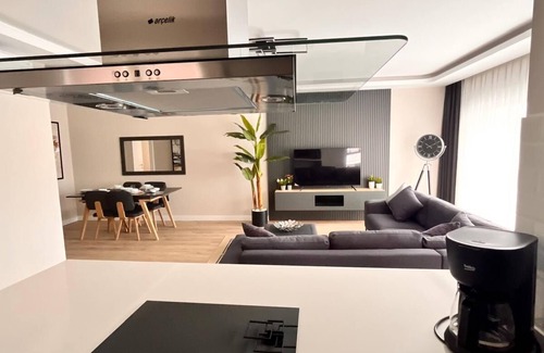 Besiktas Apartment | Cozy 2-bedroom apartment in marvelous Beşiktaş/Istanbul with fitness room, WiFi