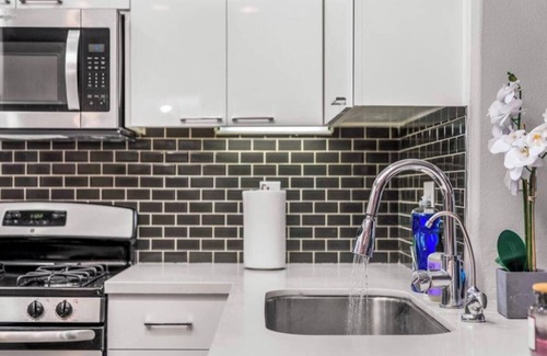Downtown Apartment | Cozy 2-bedroom apartment in pleasant Glendale with WiFi, AC