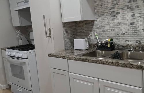 Detroit Apartment | Cozy 2-bedroom apartment with AC, WiFi in charming Detroit