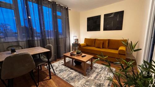 Woking Apartment | Cozy 2 Bedroom Apartment close to Town Centre