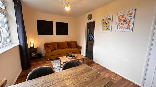 Woking Apartment | Cozy 2 Bedroom Apartment close to Town Centre